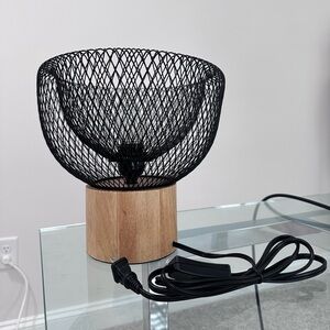 Modern Black Wire Mesh Table Lamp